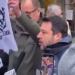 VIDEO/ “Ti je kloun i Putinit”, politikani italian sulmohet teksa po fliste në kufirin Poloni-Ukrainë