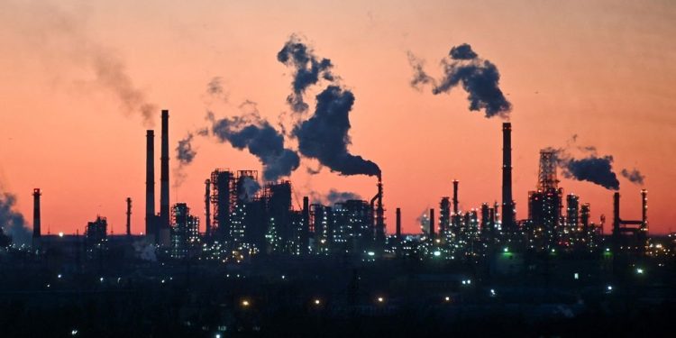 “The Economist”: Tre pasiguritë që po trondisin tregun e naftës