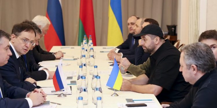 ‘Nuk kanë bërë detyrat e shtëpisë’, Moska akuzon Kievin: Nuk ka progres në bisedime