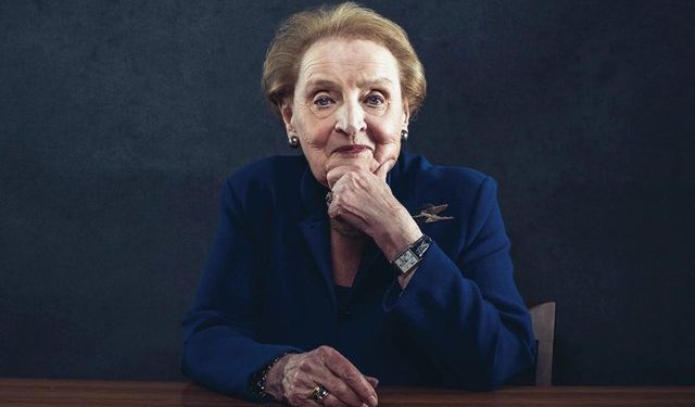 FOTO/ Do na mungosh zonja sekretare! Roli kyç i Albright në kështjellën e Rambujesë dhe kritikat ndaj Putinit