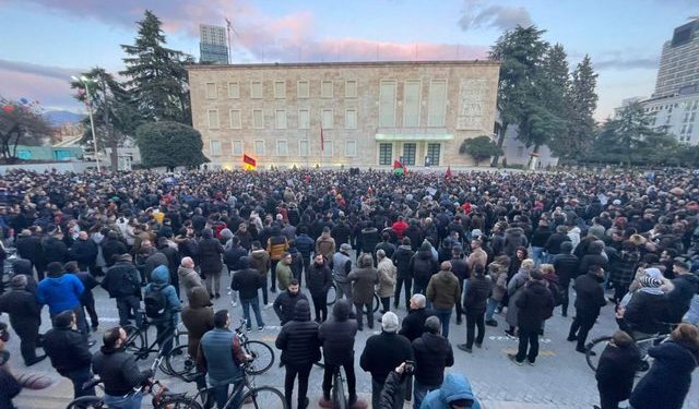 “2 mln lekë dëmshpërblim nga efektivët”/ Zbulohet plani i protestuesve: I kemi me foto
