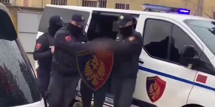 Tentuan të kalonin nga Porti i Durrësit me dokumente false, arrestohen tre persona nga Turqia