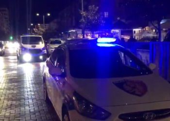 Prej dy ditësh i ka humbur burri, 32-vjeçarja nga Fieri bën kallëzim në polici