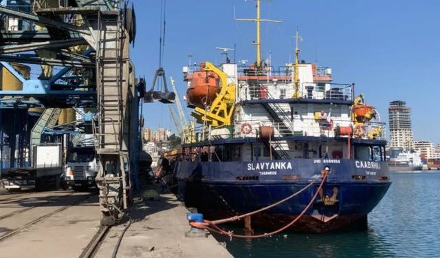 Sanksionet e Shqipërisë për Rusinë/ Porti i Durrësit nis embargon ndaj anijeve ruse të transportit të grurit
