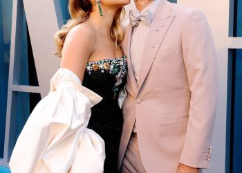 FOTO/ Rita Ora shfaqet super elegante në Oscars, por vëmendjen e merr…