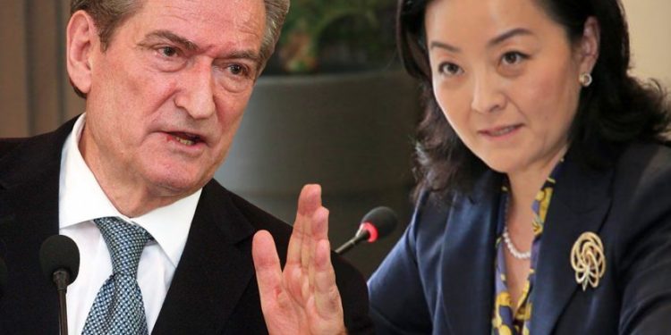 Sali Berisha shkatërron thellë ambasadoren Yuri Kim