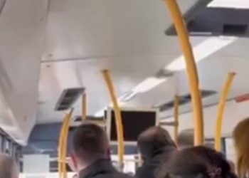 VIDEO/ “Kush je ti mo m*t që më ofendon mua?”, plas sherri në urbanin e Kombinatit