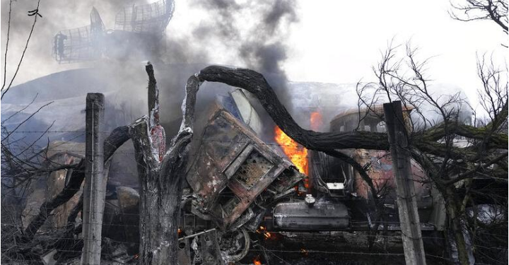 “Shkatërruam 20 automjete ushtarake ruse”, ministria e Mbrojtjes së Ukrainës publikon shifrat