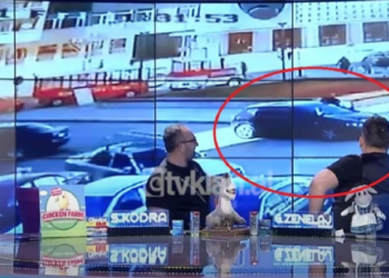 Policja akuzon qytetarin se rrezikoi ta shtypte me makinë, kamerat e sigurisë e nxjerrin blof