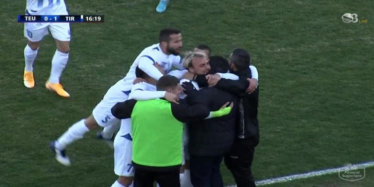 VIDEO/ Zhbllokohet Teuta-Tirana, gabon portieri adoleshent i durrsakëve