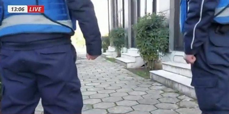 Qëlloi me armë policinë/ Detaje të reja nga ngjarja në Kamëz, kush është i riu i rrezikshëm