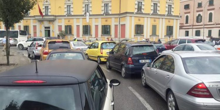 Mendohuni para se të dilni nga shtëpia nesër! Si do të devijohet trafiku në Tiranë