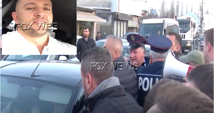 FOTO-EMRI/ U nxorri armën protestuesve, ky është polici civil që kërcënoi me jetë banorët