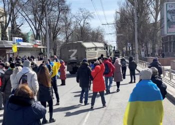 “Lufta” kundër atyre që kundërshtojnë pushtimin/ Si po i “heq qafe” ushtria e Putinit gazetarët