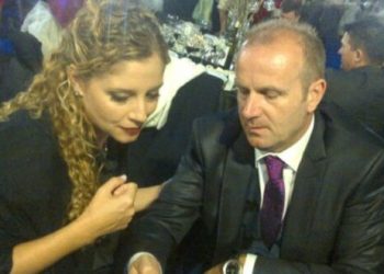 Skandali/ Bregdeti i Himarës i dhurohet burrit të ministres nga Rama