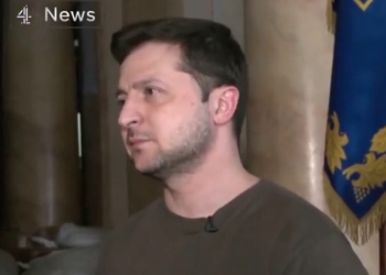 VIDEO/ “Vetëm luftojmë dhe flemë, kaq”/ Momenti kur Zelensky lajmërohet për sulmin në Kiev