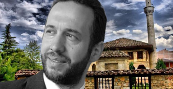 E rëndë! Ish-ambasadori shqiptar ndërron jetë duke u falur në xhami