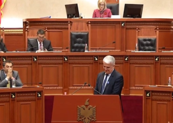 Pandeli Majko merr mandatin e deputetit, betohet në Kuvend