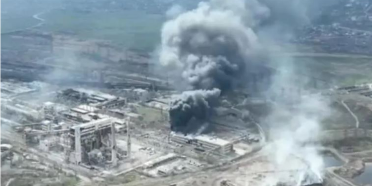 VIDEO/ Rusët bombardojnë një tjetër spital në Ukrainë, 300 persona nën rrënoja