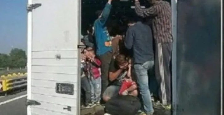 Kishte mbushur makinën plot me emigrantë, arrestohet 29-vjeçari që tentoi të kalonte kufirin në Kakavijë