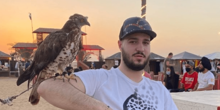 Atentati në Pogradec, niset me urgjencë drejt Tiranës Joan Muçllari, është goditur dhe me thikë në kokë