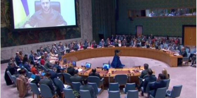 Fjalimi prekës i Zelensky: Rusët po vrasin civilët në rrugë, po i hedhin në puse, po përdhunojnë gratë