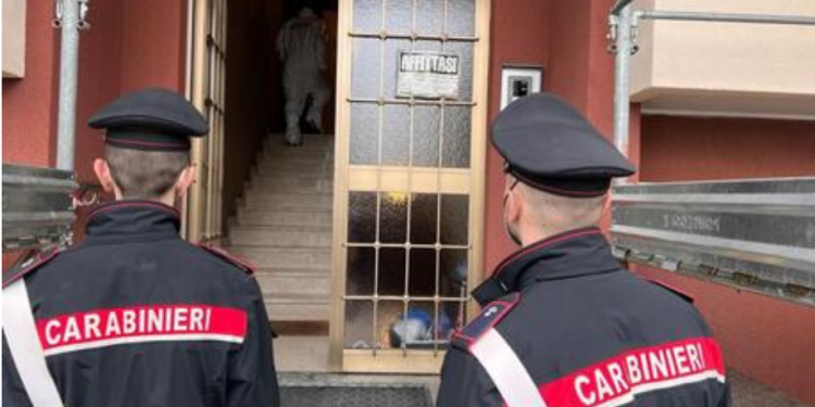 E rëndë në Itali, 24-vjeçari vret me grushte dhe shqelma nënën, telefonon policinë e pranon krimin