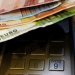 Qeveria e Kurtit jep “OK”, rritet paga minimale në Kosovë