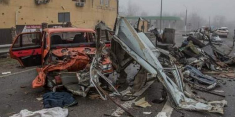 Civilët e vrarë rrugëve, bota dënon krimet e rusëve në Bucha