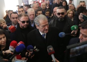 Berisha mbërrin në selinë e PD/ Grupi i Rithemelimit bën lëvizjen e radhës