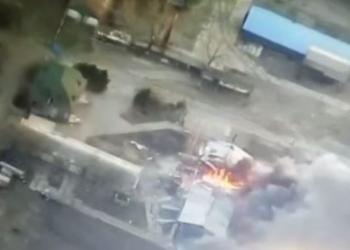 VIDEO/ VIDEO/ Ukraina shkatërron depon ruse me municione, shihni momentin e shpërthimit të fuqishëm