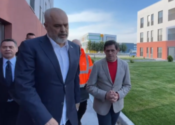 “Nuk keni punë me gjykatën e Parisit”, Rama nuk rri pa përmendur Berishën në Kamëz