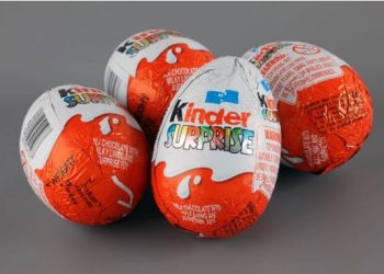 FOTO/ Mediat britanike: 40 fëmijë helmohen me salmonela nga ‘vezët Kinder’