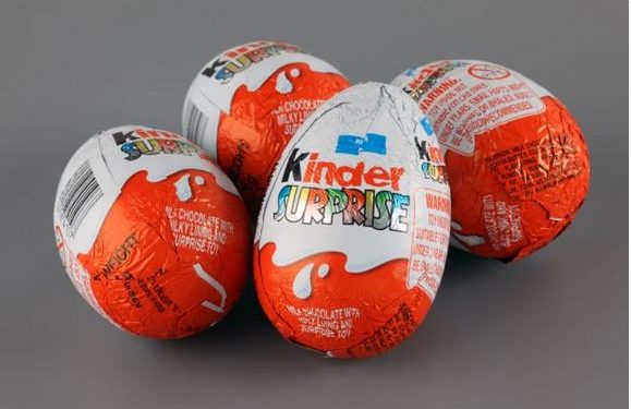 FOTO/ Mediat britanike: 40 fëmijë helmohen me salmonela nga ‘vezët Kinder’