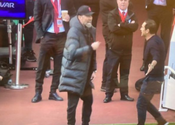 “Hesht të thashë!”, asgjë e re në takimin mes Lampard dhe Kloop, dy trajnerët përplasen sërish