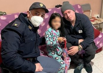 Babai i saj punonte me turne, 5-vjeçarja merr autobusin e veshur me pizhama dhe…