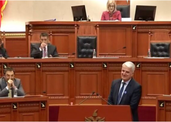 Pandeli Majko pritet me ‘post’ pas rikthimit në Kuvend, ndryshime dhe për Benet Becin dhe Etilda Gjonajn