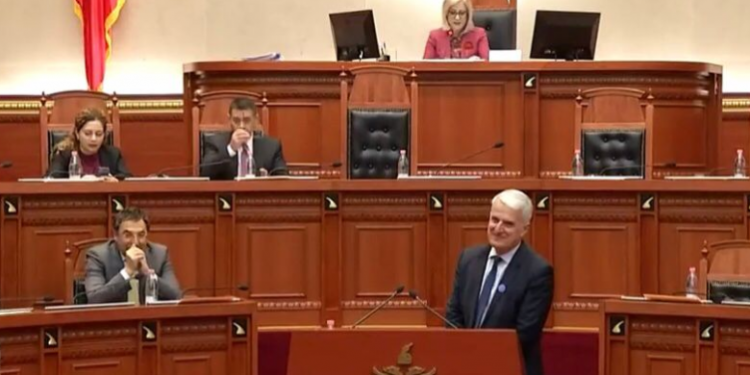 Pandeli Majko pritet me ‘post’ pas rikthimit në Kuvend, ndryshime dhe për Benet Becin dhe Etilda Gjonajn