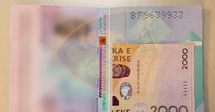 Interpoli arreston dy shtetas të shpallur në kërkim, tentoi të korruptonte policinë kufitare për të…