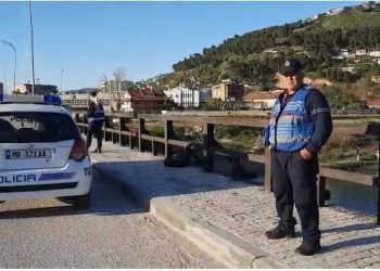 EMRI/ U nxor pa jetë në breg / Identifikohet viktima që u hodh nga ura në Berat, dyshimet e para