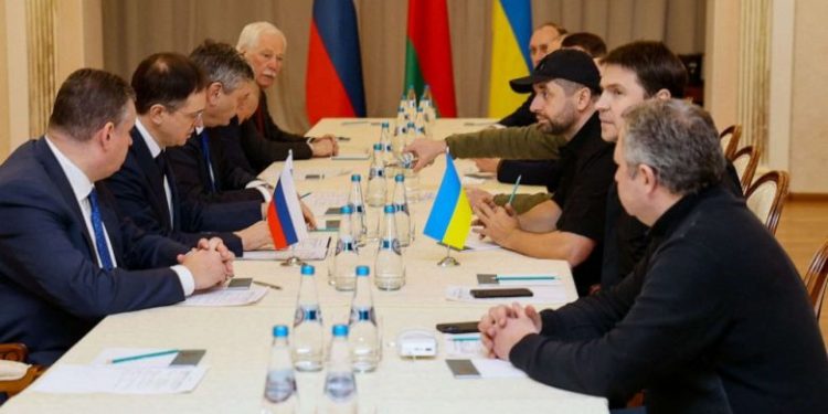 Çfarë ka ndodhur me bisedimet për paqe mes Ukrainës dhe Kievit? Flet negociatori i Kievit