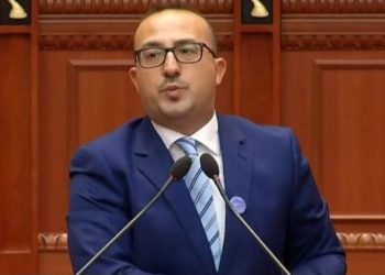 “Me 30 mijë lekë që jepni nuk blihen dot 2 domate dhe një sallatë”, Korreshi lëshon thumbin e fortë ndaj qeverisë