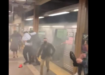 VIDEO/ Metroja plot me tym dhe 13 të plagosur, shihni momentin kur njerëzit vrapojnë të trembur