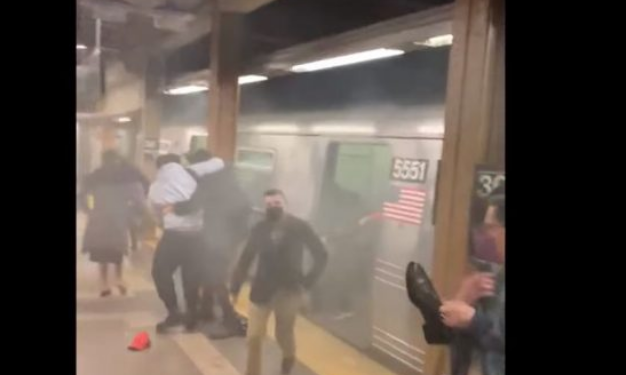VIDEO/ Metroja plot me tym dhe 13 të plagosur, shihni momentin kur njerëzit vrapojnë të trembur