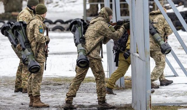 E FUNDIT/ Pas Kievit, ukrainasit rimarrin kontrollin e një tjetër qyteti, largohen rusët