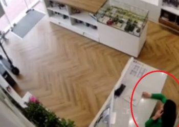 VIDEO/ Stuhia thyen frikshëm xhamat e dyqanit në Vlorë, shitësja tmerrohet dhe…