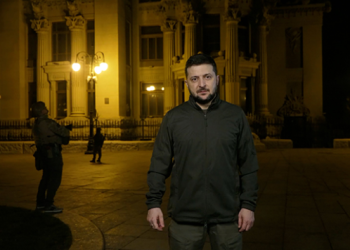 “Tradhëtarë”/ Zelensky shkarkon dy Gjeneralët: Kush shkel betimin ushtarak do …