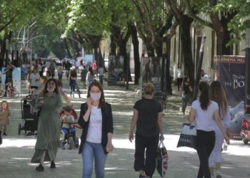 Familjet shqiptare, më pesimiste se asnjëherë për situatën e tyre financiare në 12 muajt e ardhshëm