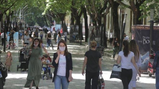 Familjet shqiptare, më pesimiste se asnjëherë për situatën e tyre financiare në 12 muajt e ardhshëm