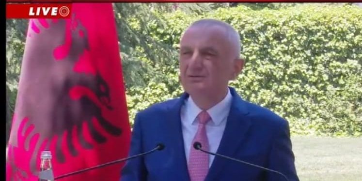 Test/ Zgjidhni një trëndafil dhe zbuloni se kur do të realizohet dëshira e fundit që keni